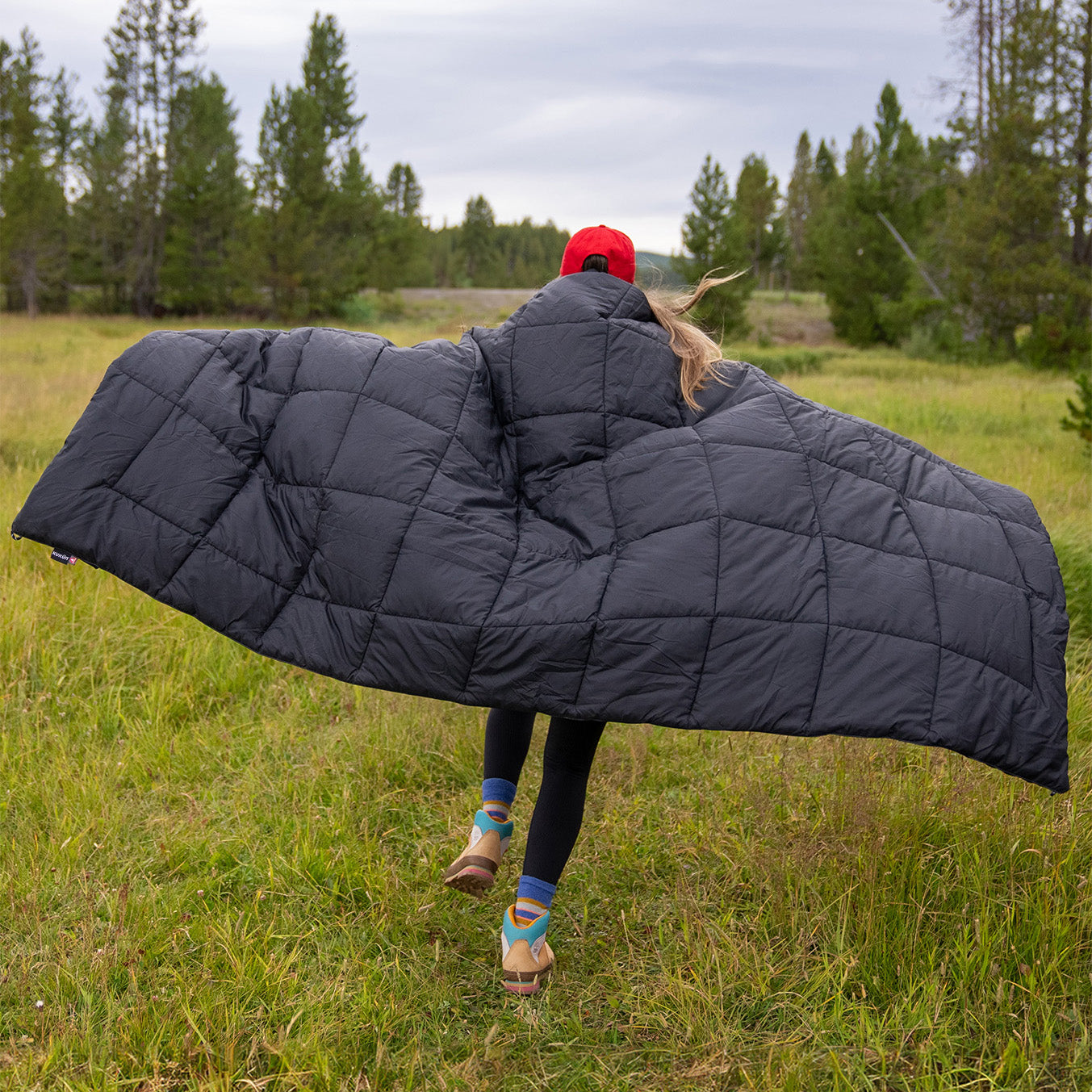 What is the ideal weight for a camping blanket?
